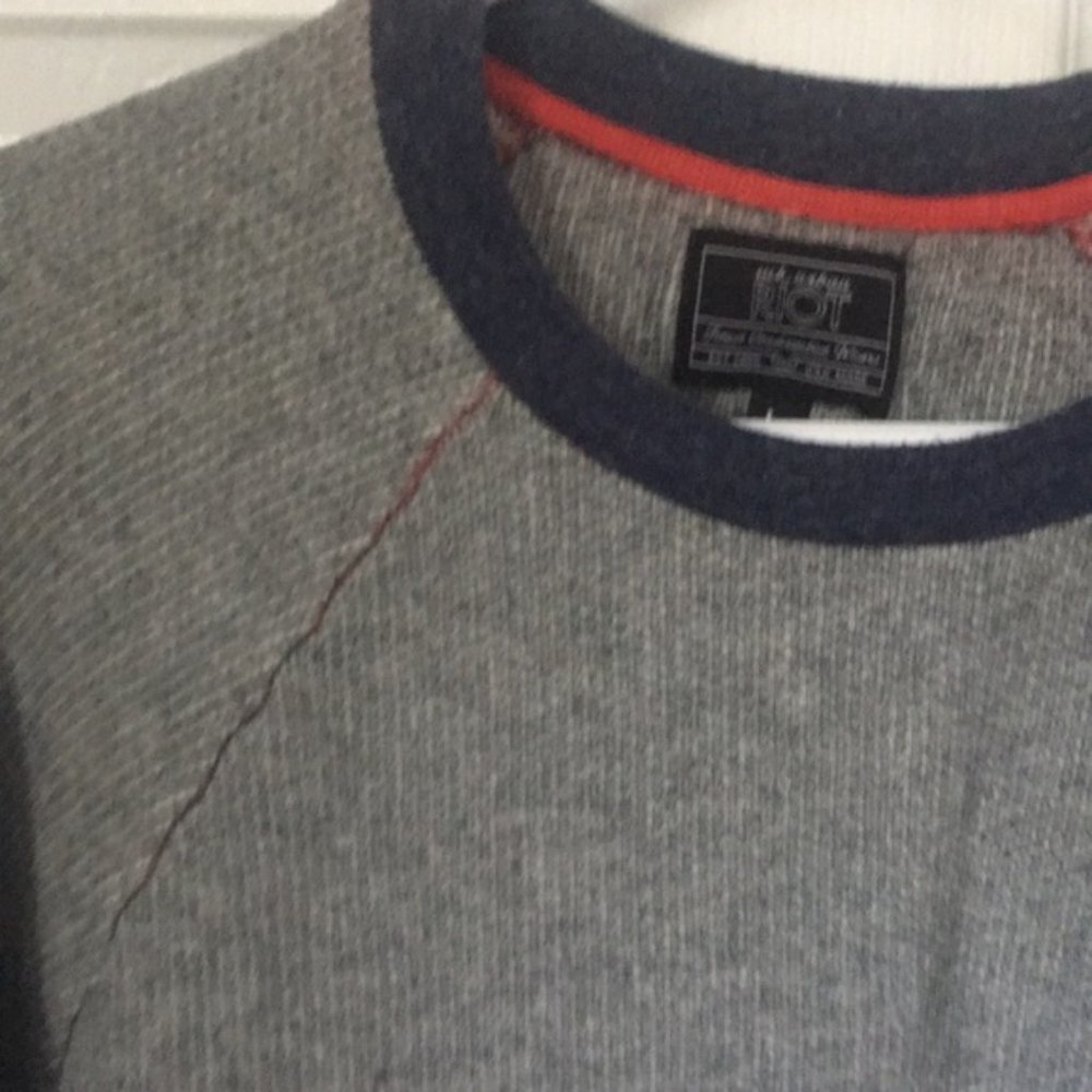 Sub-urban Riot Sweater - Picture 4 of 6